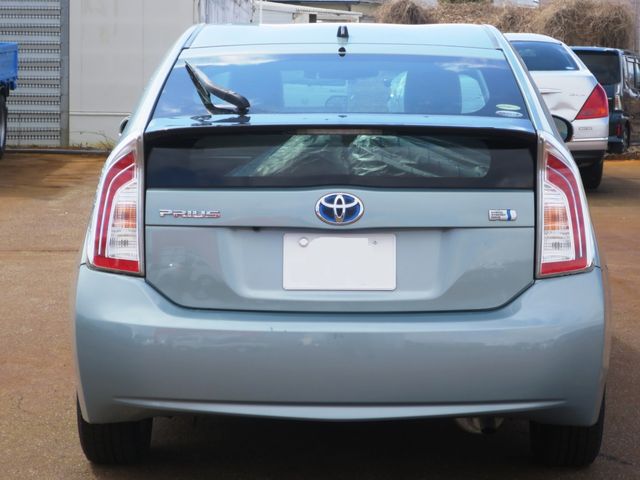 TOYOTA PRIUS 2012 Image 31