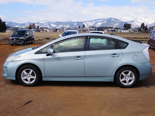 TOYOTA PRIUS 2012 Image 31