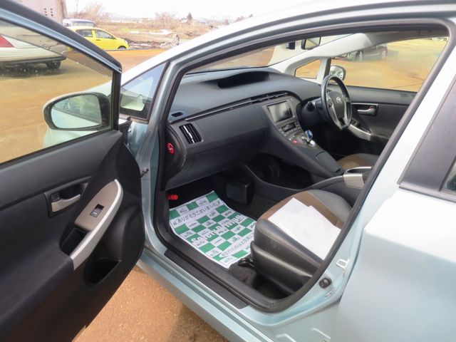 TOYOTA PRIUS 2012 Image 31