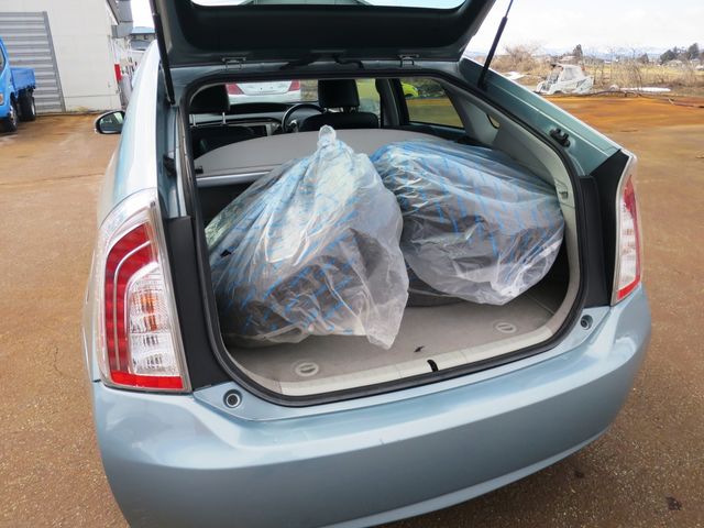 TOYOTA PRIUS 2012 Image 31