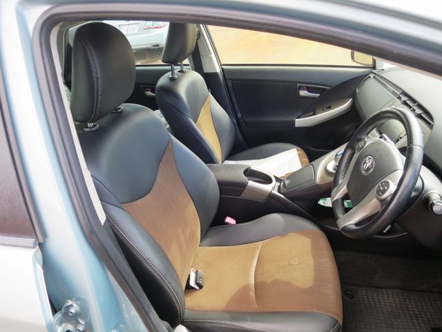 TOYOTA PRIUS 2012 Image 31