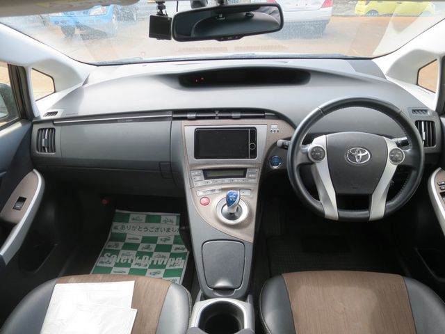 TOYOTA PRIUS 2012 Image 31