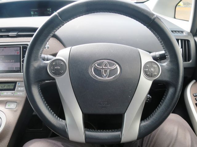 TOYOTA PRIUS 2012 Image 31
