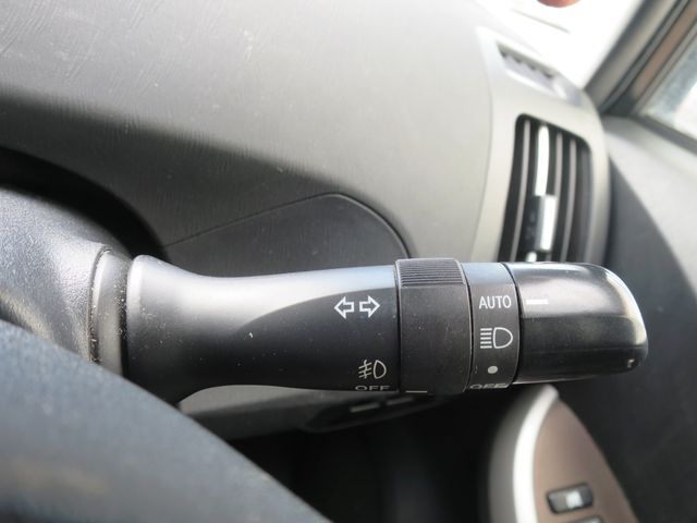 TOYOTA PRIUS 2012 Image 31