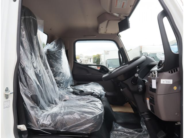 MITSUBISHI CANTER 2025 Image 31