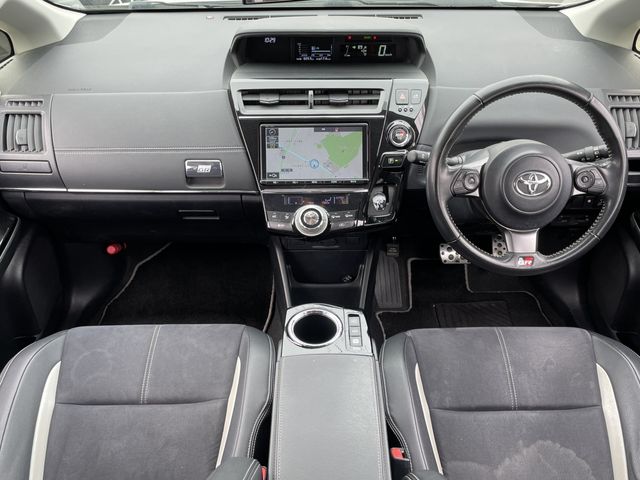 TOYOTA PRIUS ALPHA 2018 Image 31
