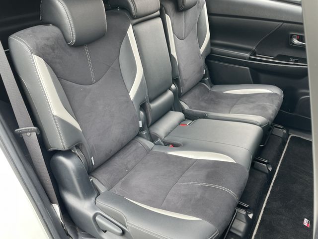 TOYOTA PRIUS ALPHA 2018 Image 31