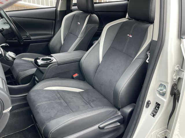 TOYOTA PRIUS ALPHA 2018 Image 31