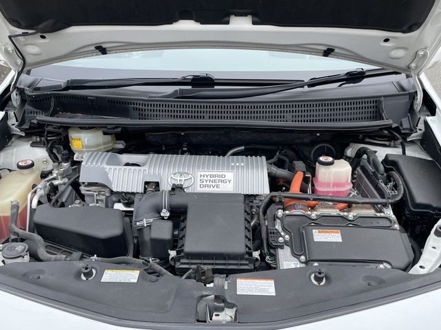 TOYOTA PRIUS ALPHA 2018 Image 31