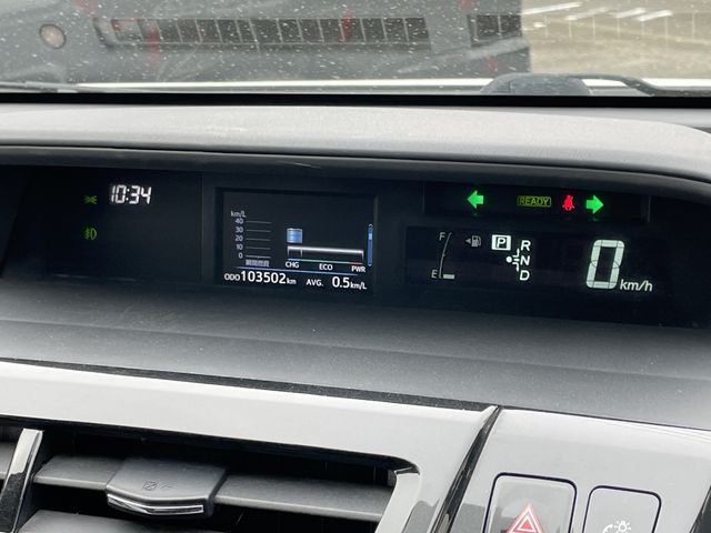 TOYOTA PRIUS ALPHA 2018 Image 31