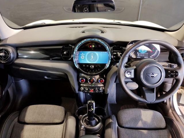 BMW MINI COOPER SD 5DOOR 2022 Image 31