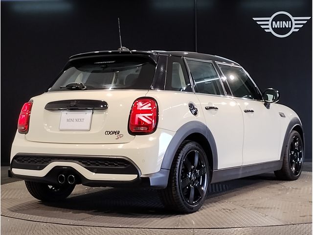 BMW MINI COOPER SD 5DOOR 2022 Image 31