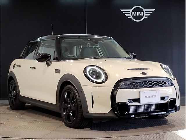 BMW MINI COOPER SD 5DOOR 2022 Image 31