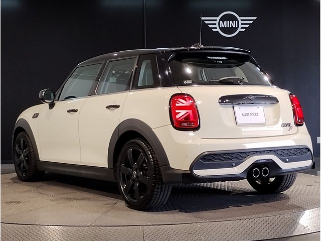 BMW MINI COOPER SD 5DOOR 2022 Image 31