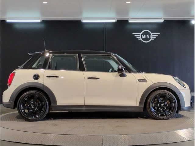 BMW MINI COOPER SD 5DOOR 2022 Image 31