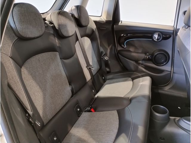 BMW MINI COOPER SD 5DOOR 2022 Image 31