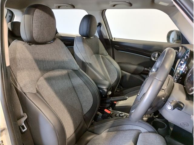 BMW MINI COOPER SD 5DOOR 2022 Image 31