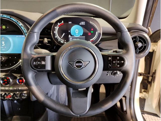 BMW MINI COOPER SD 5DOOR 2022 Image 31