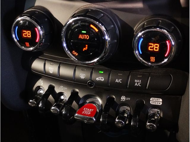 BMW MINI COOPER SD 5DOOR 2022 Image 31