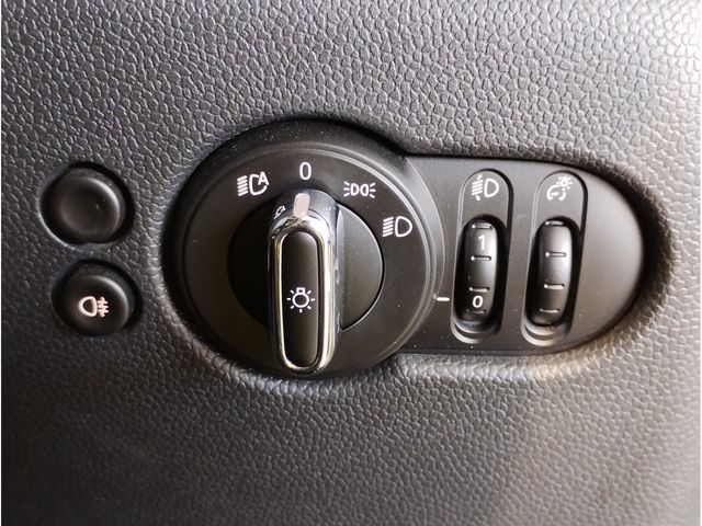 BMW MINI COOPER SD 5DOOR 2022 Image 31