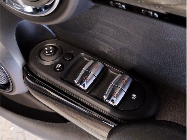 BMW MINI COOPER SD 5DOOR 2022 Image 31