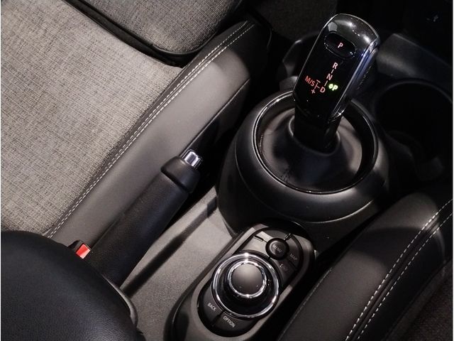 BMW MINI COOPER SD 5DOOR 2022 Image 31