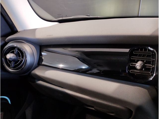 BMW MINI COOPER SD 5DOOR 2022 Image 31