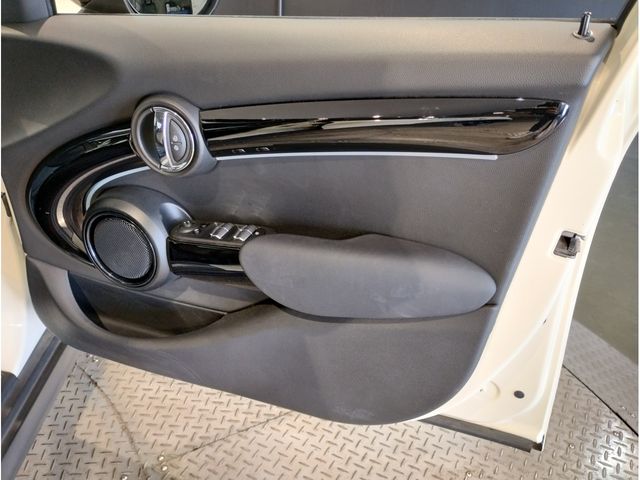 BMW MINI COOPER SD 5DOOR 2022 Image 31