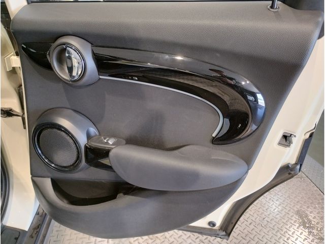 BMW MINI COOPER SD 5DOOR 2022 Image 31