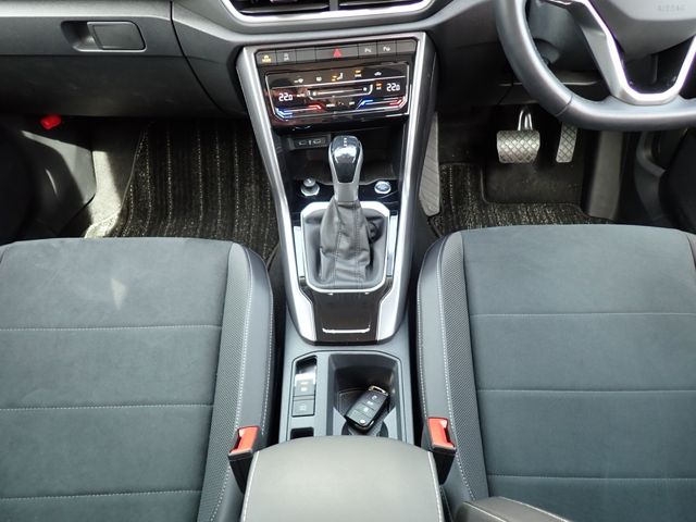 VOLKSWAGEN T-ROC 2023 Image 31