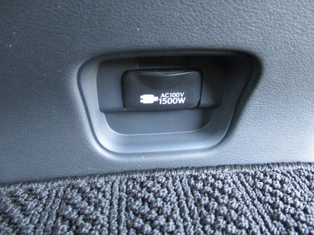 TOYOTA LEXUS LS500H 2017 Image 31