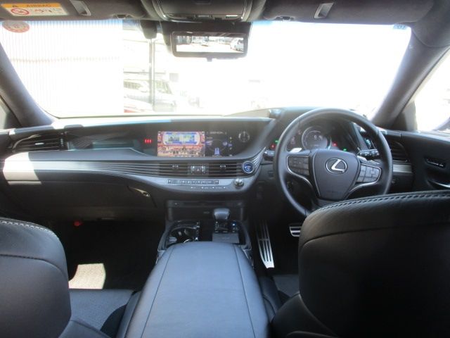 TOYOTA LEXUS LS500H 2017 Image 31
