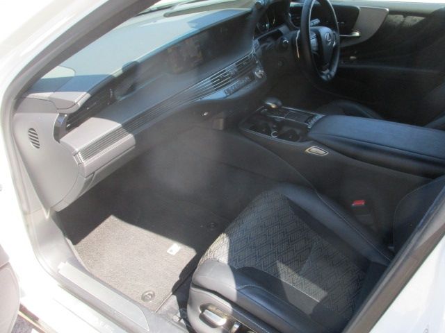 TOYOTA LEXUS LS500H 2017 Image 31