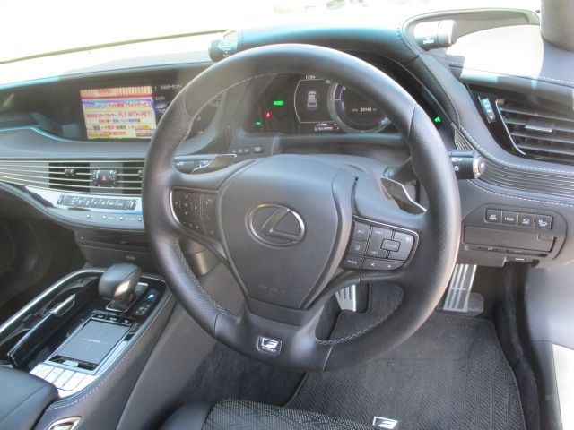 TOYOTA LEXUS LS500H 2017 Image 31