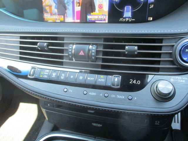 TOYOTA LEXUS LS500H 2017 Image 31