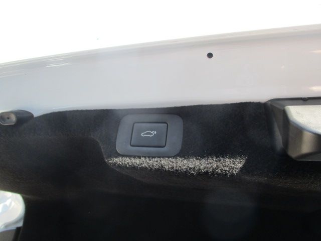 TOYOTA LEXUS LS500H 2017 Image 31