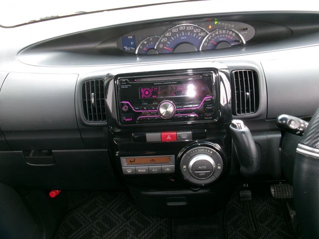 DAIHATSU TANTO 2013 Image 31