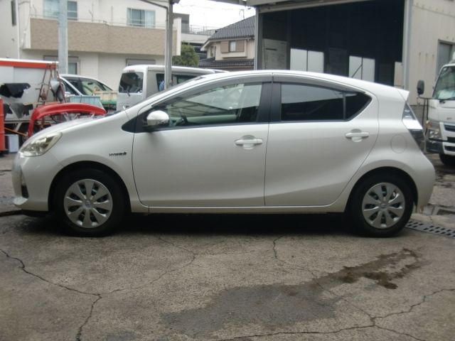 TOYOTA AQUA 2013 Image 31