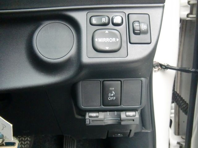 TOYOTA AQUA 2013 Image 31