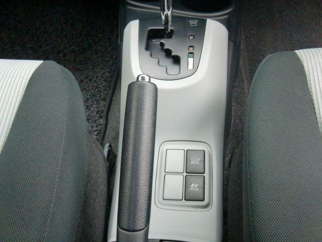 TOYOTA AQUA 2013 Image 31