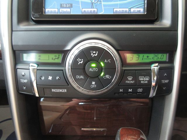 TOYOTA MARK X 2012 Image 31