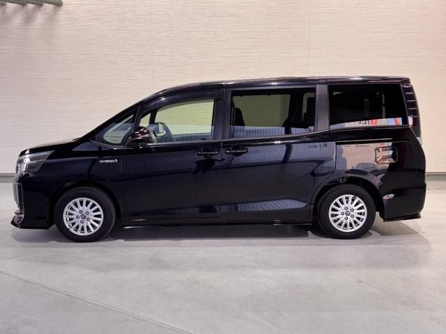 TOYOTA VOXY HYBRID 2015 Image 31