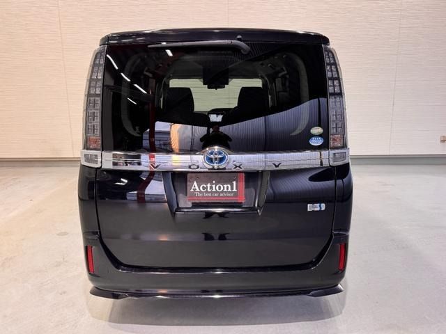 TOYOTA VOXY HYBRID 2015 Image 31