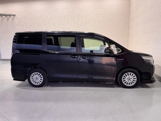 TOYOTA VOXY HYBRID 2015 Image 31