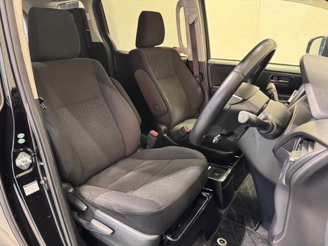 TOYOTA VOXY HYBRID 2015 Image 31