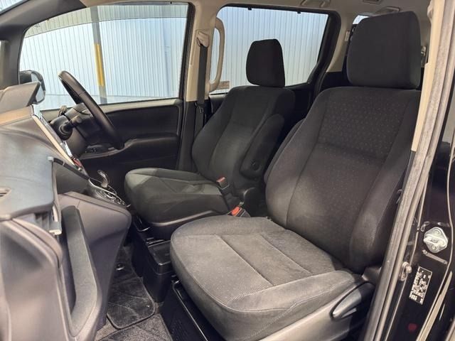 TOYOTA VOXY HYBRID 2015 Image 31