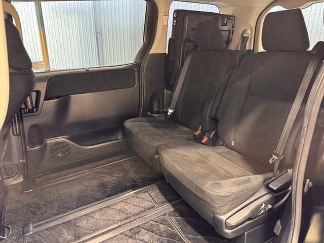 TOYOTA VOXY HYBRID 2015 Image 31