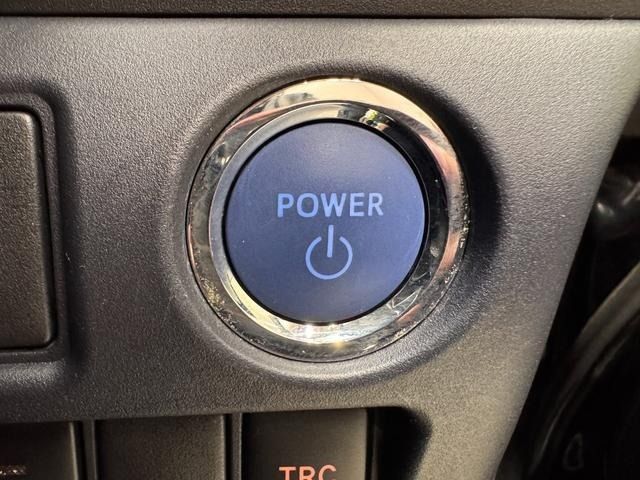 TOYOTA VOXY HYBRID 2015 Image 31