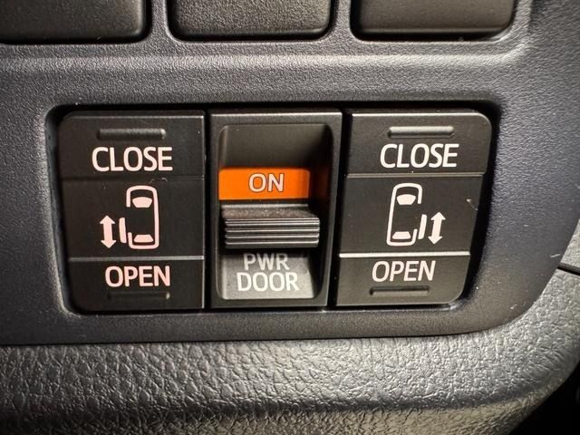 TOYOTA VOXY HYBRID 2015 Image 31