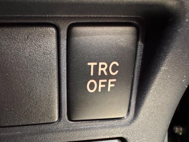 TOYOTA VOXY HYBRID 2015 Image 31